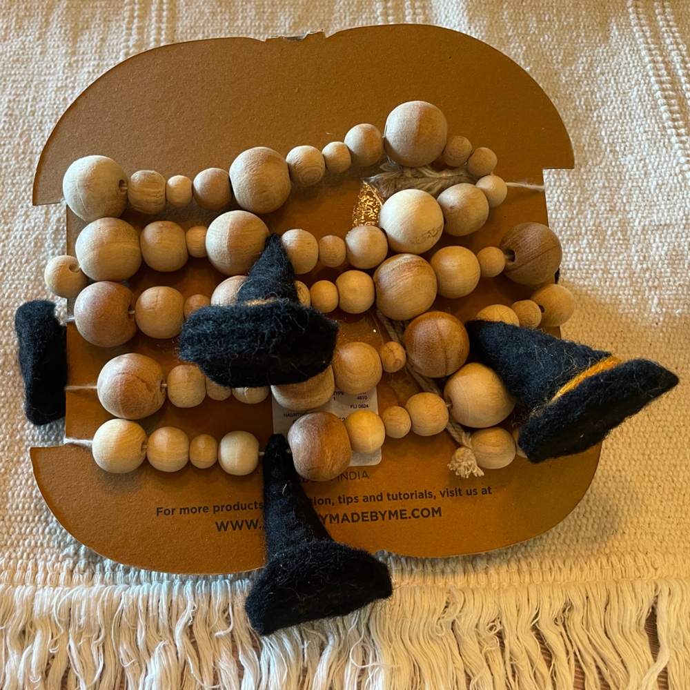 Wood and Felt Halloween Garland with Black Ceramic Calderon Mug - Picture 4 of 10